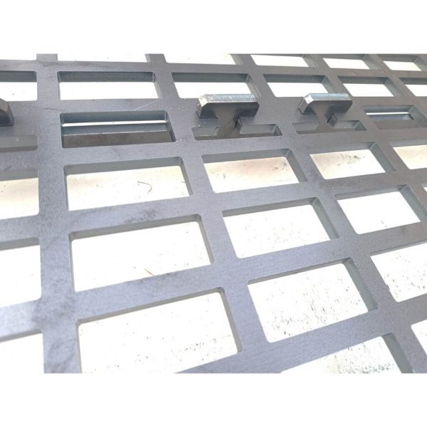 Massive grid - monolith