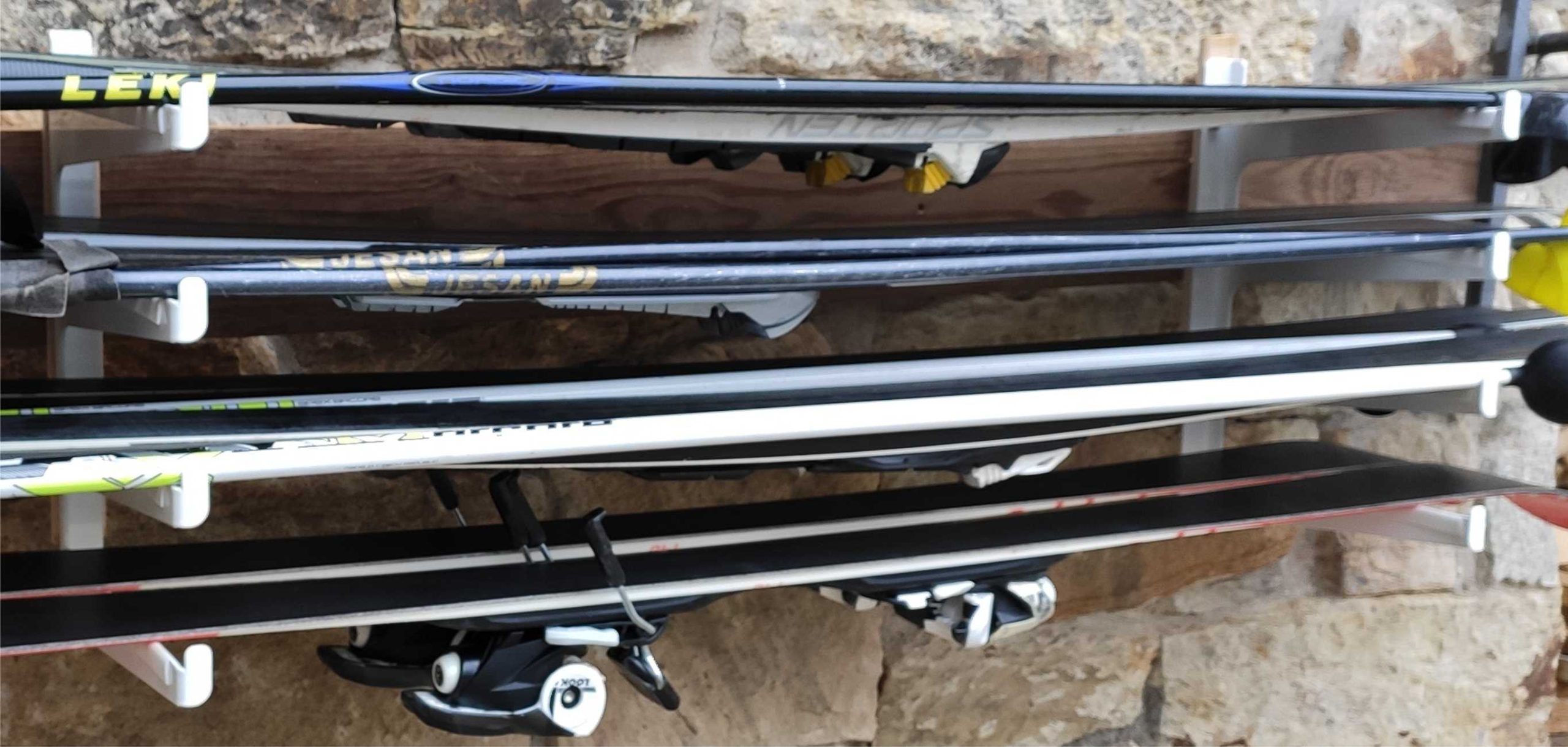 bezky Nástěnný držák běžek