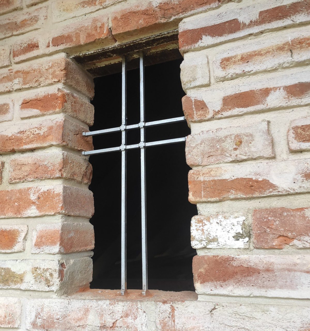 Výrobky seriové výroby - svítidla, dopňky strojů, mříže...