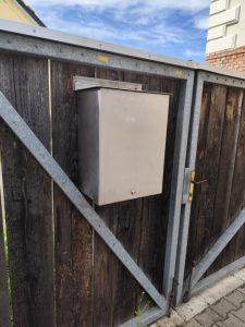 Package box - stainless steel for fence / gate